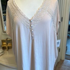NWT TORRID Knit V-Neck Lace Inset Tee. SZ L